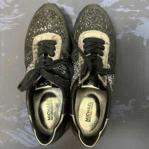 Nwot Michael Kors leather shoes size 9.5, 1 inch heel lift